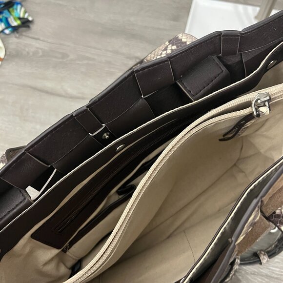 Michael Kors Vivian Medium Tote, Color Dark Dune - Picture 4 of 6